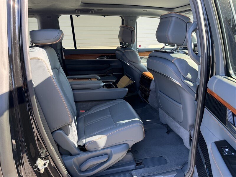 2022 Jeep Grand Wagoneer II photo 31