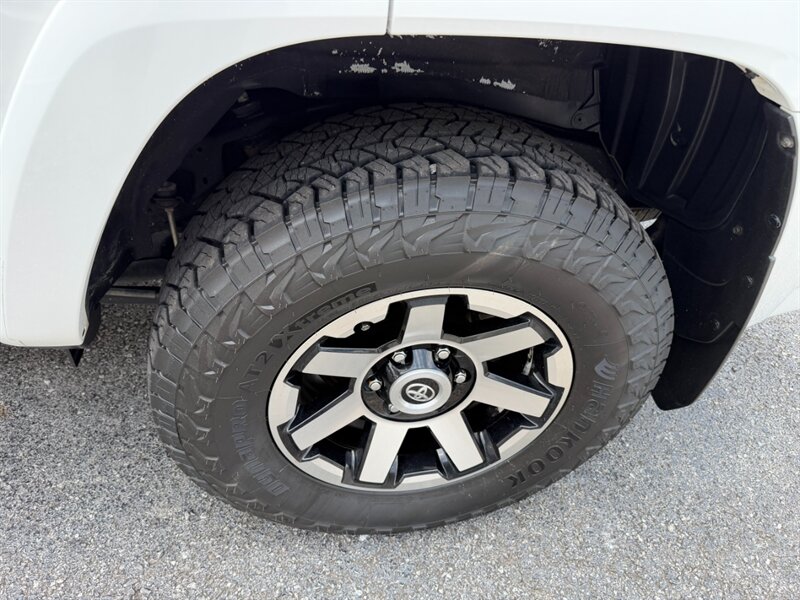 2019 Toyota 4Runner TRD Off-Road Premium - Photo 16 - Nashville, TN 37210