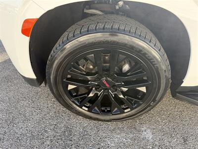 2023 GMC Yukon XL SLT - Photo 14 - Nashville, TN 37210