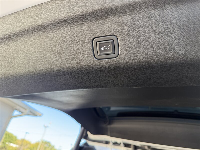 2023 GMC Yukon XL SLT - Photo 31 - Nashville, TN 37210