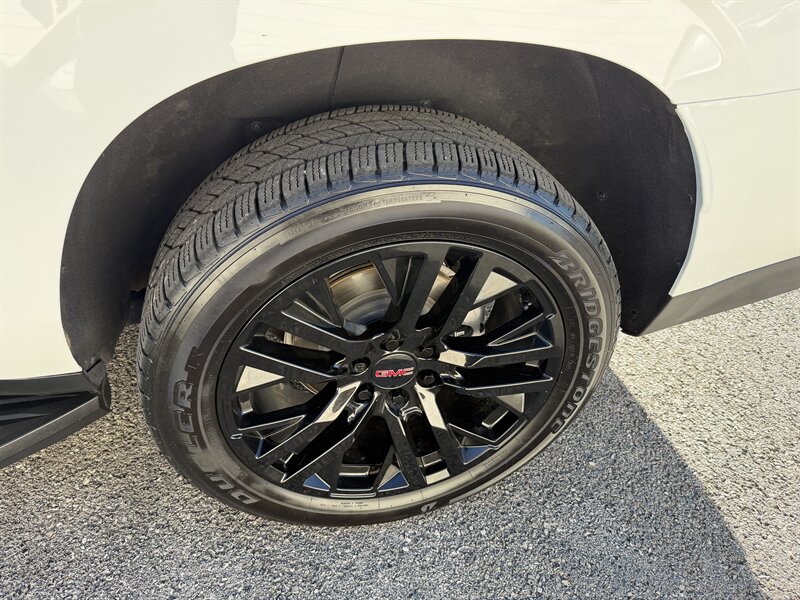 2023 GMC Yukon XL SLT - Photo 16 - Nashville, TN 37210