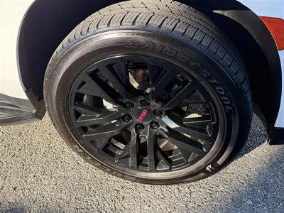 2023 GMC Yukon XL SLT - Photo 13 - Nashville, TN 37210