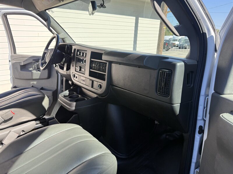 2023 GMC Savana 2500 - Photo 4 - Nashville, TN 37210
