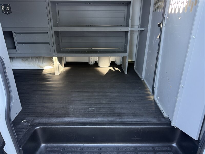 2023 GMC Savana 2500 - Photo 8 - Nashville, TN 37210