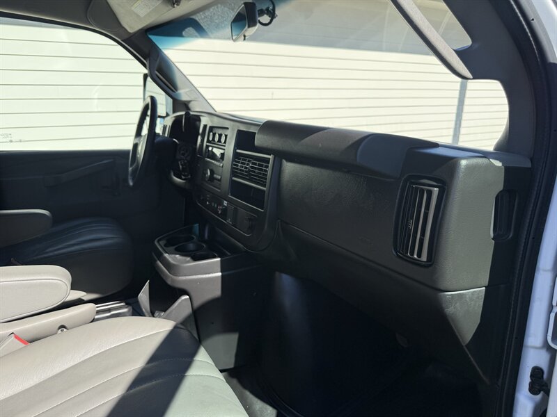 2021 Chevrolet Express 3500 - Photo 13 - Nashville, TN 37210