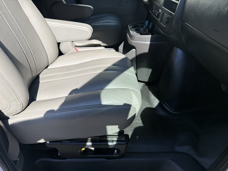 2021 Chevrolet Express 3500 - Photo 14 - Nashville, TN 37210