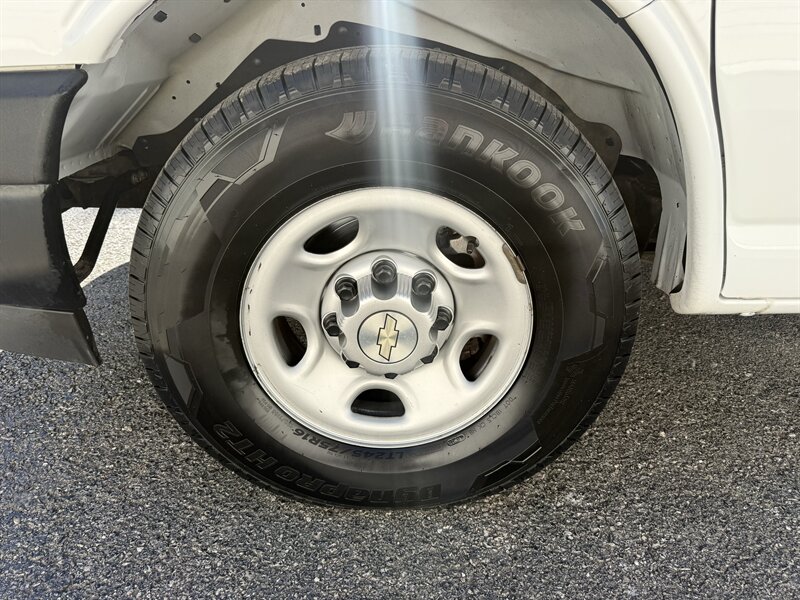 2021 Chevrolet Express 3500 - Photo 10 - Nashville, TN 37210