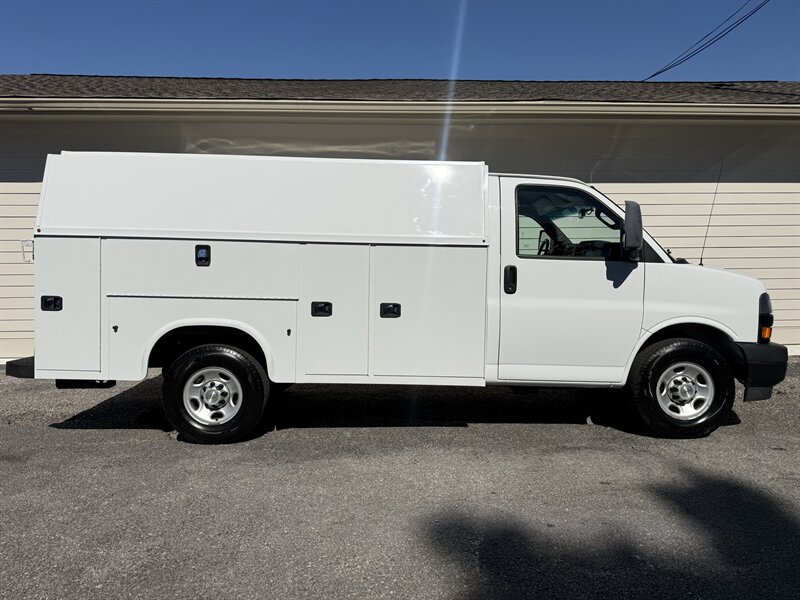2021 Chevrolet Express 3500   - Photo 1 - Nashville, TN 37210