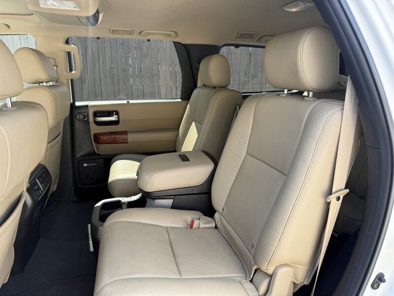 2019 Toyota Sequoia Platinum - Photo 17 - Nashville, TN 37210