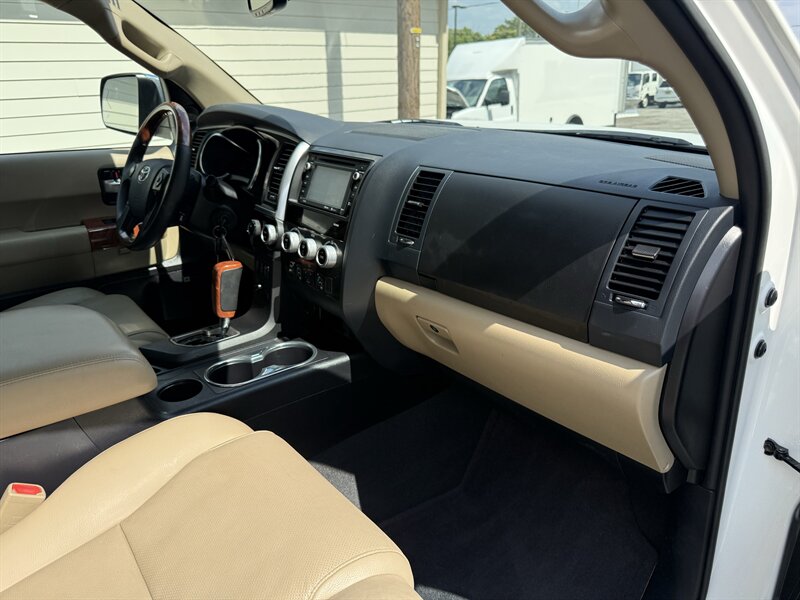 2019 Toyota Sequoia Platinum - Photo 44 - Nashville, TN 37210