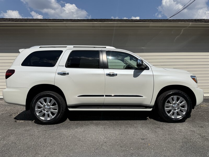 2019 Toyota Sequoia Platinum   - Photo 1 - Nashville, TN 37210