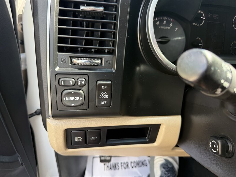 2019 Toyota Sequoia Platinum - Photo 11 - Nashville, TN 37210