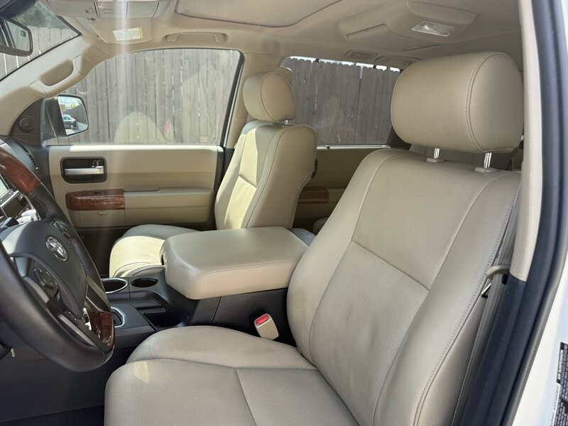 2019 Toyota Sequoia Platinum - Photo 16 - Nashville, TN 37210
