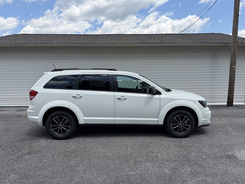 2018 Dodge Journey SE   - Photo 1 - Nashville, TN 37210