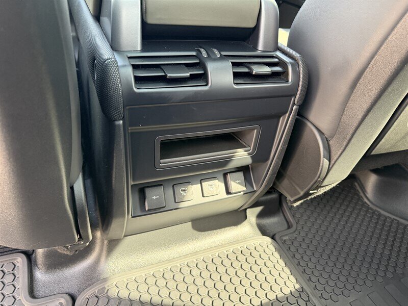 2021 Land Rover Defender 110 X-Dynamic HSE - Photo 25 - Nashville, TN 37210