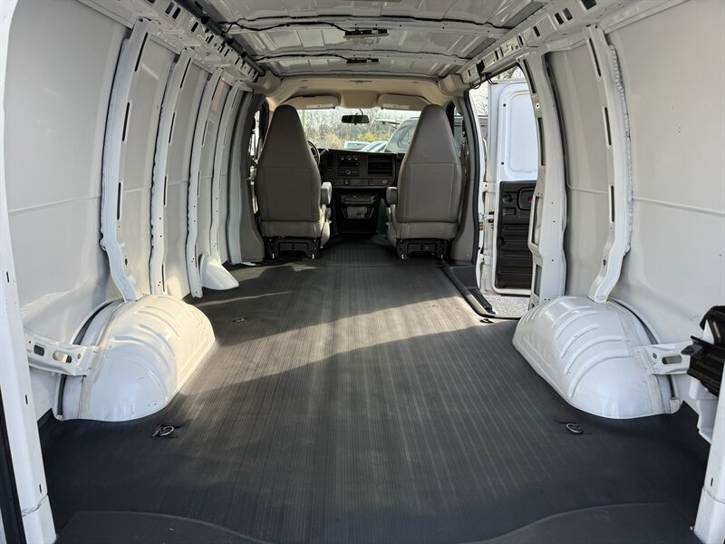 2023 Chevrolet Express 3500 - Photo 18 - Nashville, TN 37210