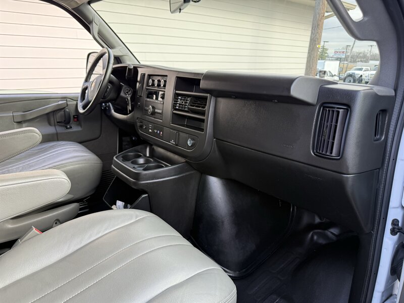 2023 Chevrolet Express 3500 - Photo 7 - Nashville, TN 37210