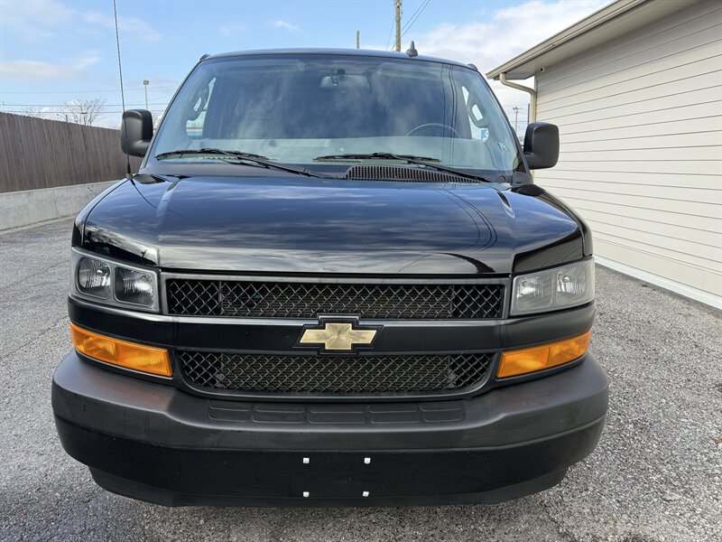 2023 Chevrolet Express 3500 - Photo 2 - Nashville, TN 37210