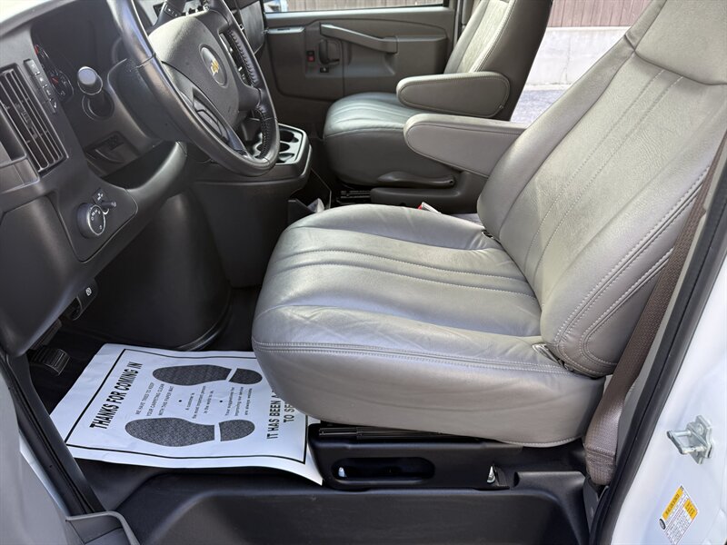 2023 Chevrolet Express 3500 - Photo 10 - Nashville, TN 37210