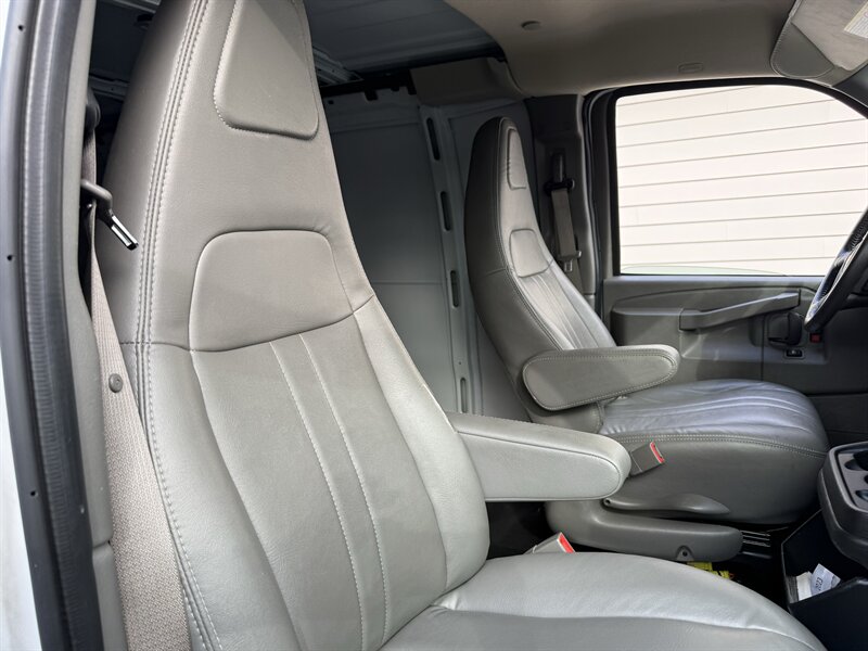 2023 Chevrolet Express 3500 - Photo 6 - Nashville, TN 37210