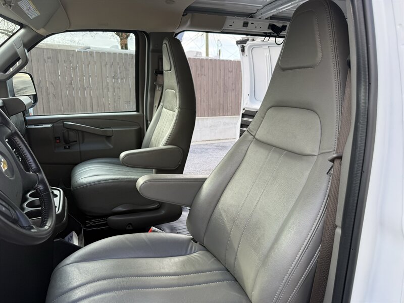2023 Chevrolet Express 3500 - Photo 9 - Nashville, TN 37210