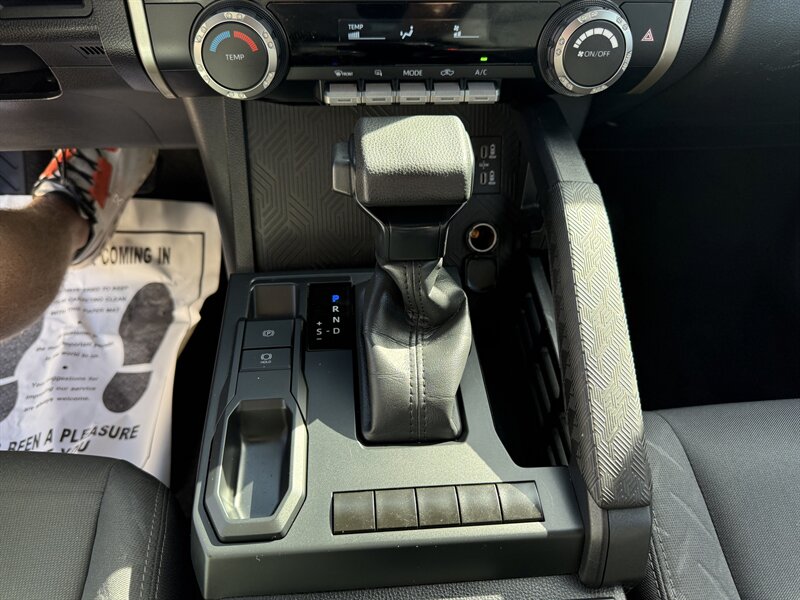 2024 Toyota Tacoma SR - Photo 13 - Nashville, TN 37210