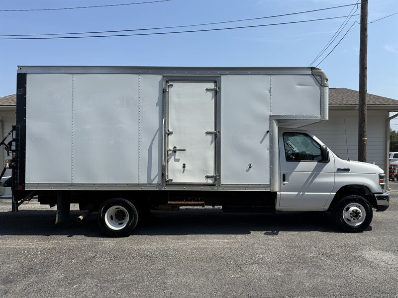 2019 Ford E-Series Van E-450  BOX VAN