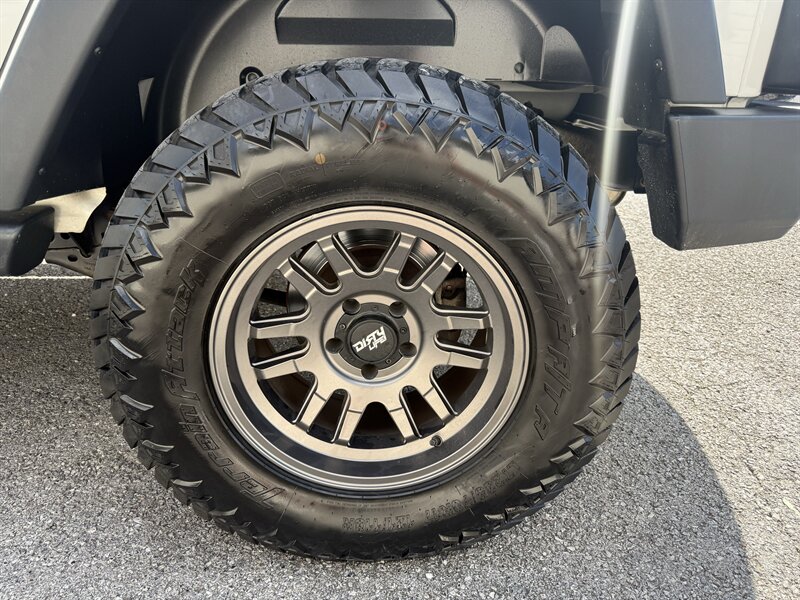 2017 Jeep Wrangler Unlimited Sport S - Photo 17 - Nashville, TN 37210
