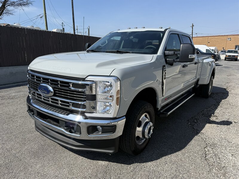 2025 Ford F-350 Super Duty XL - Photo 2 - Nashville, TN 37210