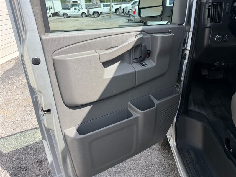 2024 GMC Savana LS 3500 - Photo 14 - Nashville, TN 37210