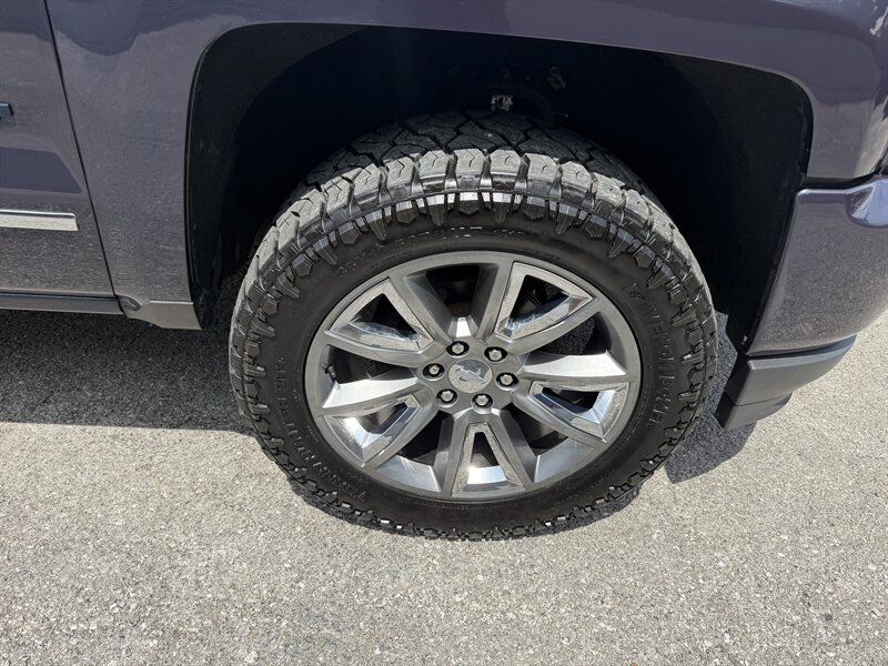 2018 Chevrolet Silverado 1500 LTZ Z71 - Photo 12 - Nashville, TN 37210