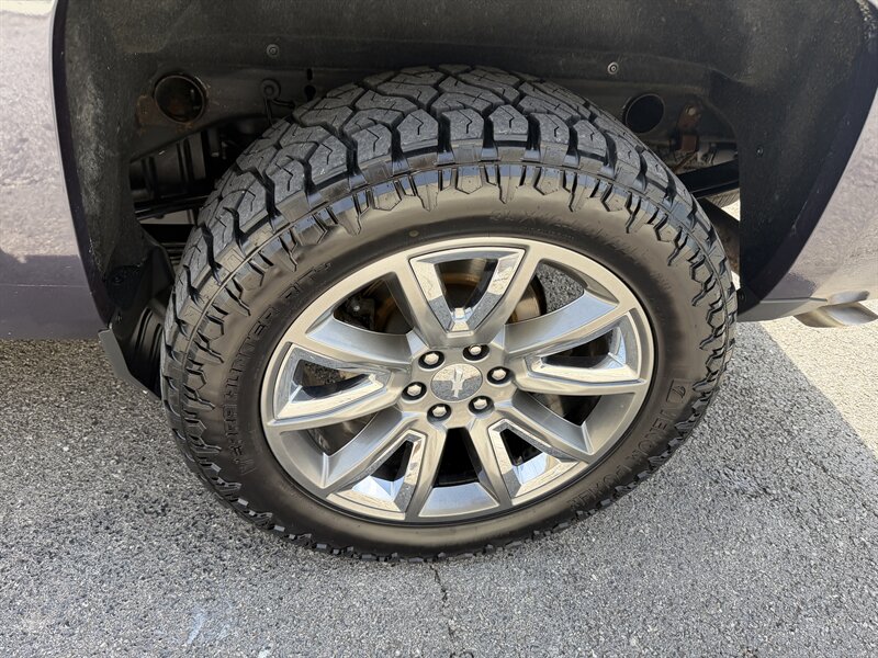 2018 Chevrolet Silverado 1500 LTZ Z71 - Photo 14 - Nashville, TN 37210