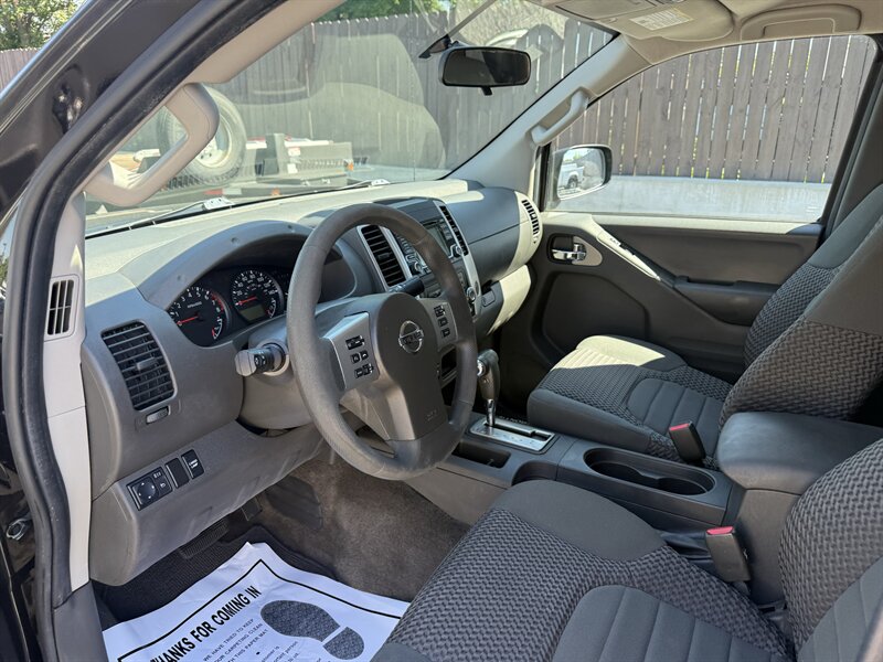 2017 Nissan Frontier SV V6 - Photo 9 - Nashville, TN 37210