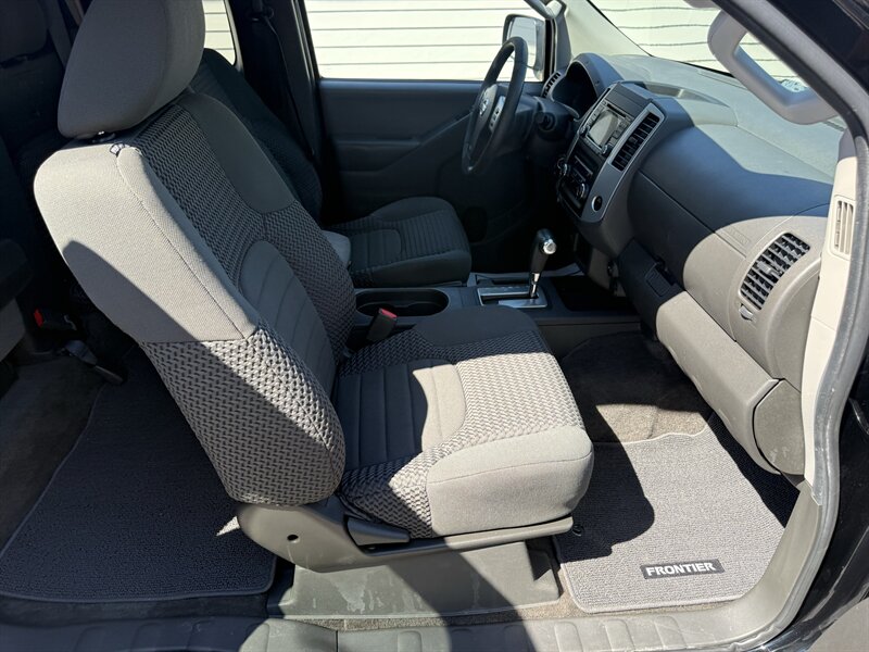 2017 Nissan Frontier SV V6 - Photo 15 - Nashville, TN 37210