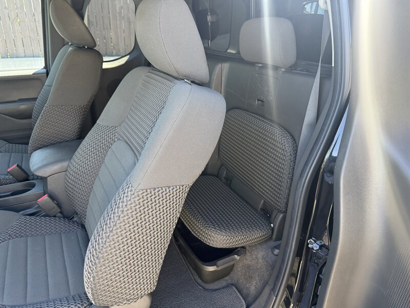 2017 Nissan Frontier SV V6 - Photo 12 - Nashville, TN 37210