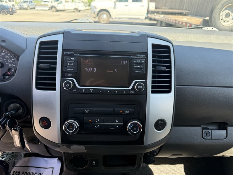 2017 Nissan Frontier SV V6 - Photo 16 - Nashville, TN 37210