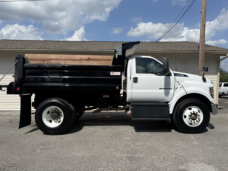2023 Ford F-750 Super Duty  DUMP TRUCK - Photo 1 - Nashville, TN 37210
