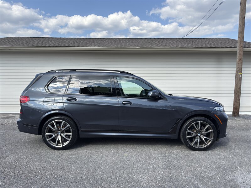 2021 BMW X7 M50i  