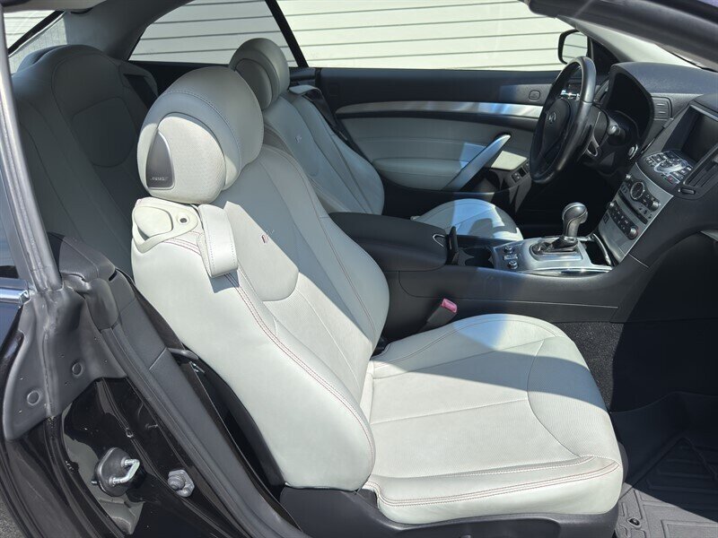 2013 Infiniti G37 IPL Convertible photo 23