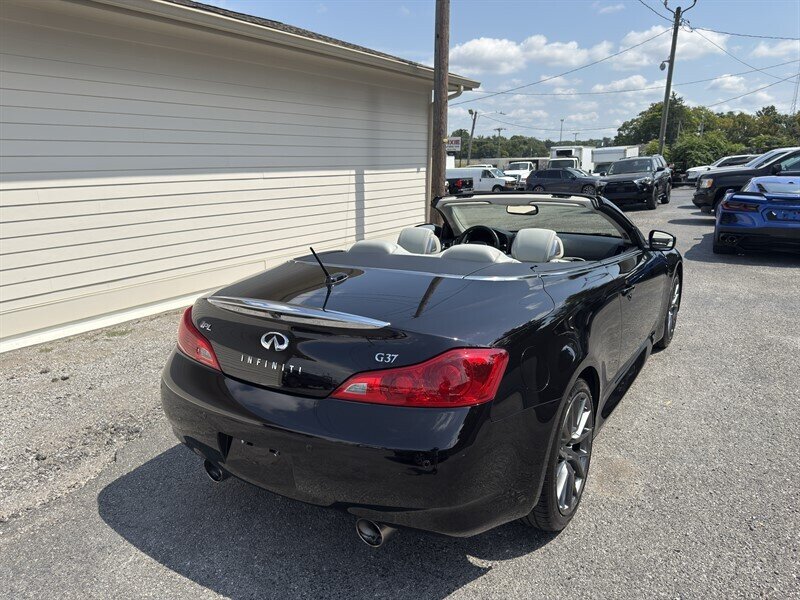 2013 Infiniti G37 IPL Convertible photo 13