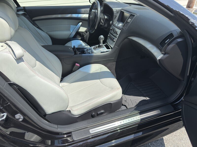 2013 Infiniti G37 IPL Convertible photo 22