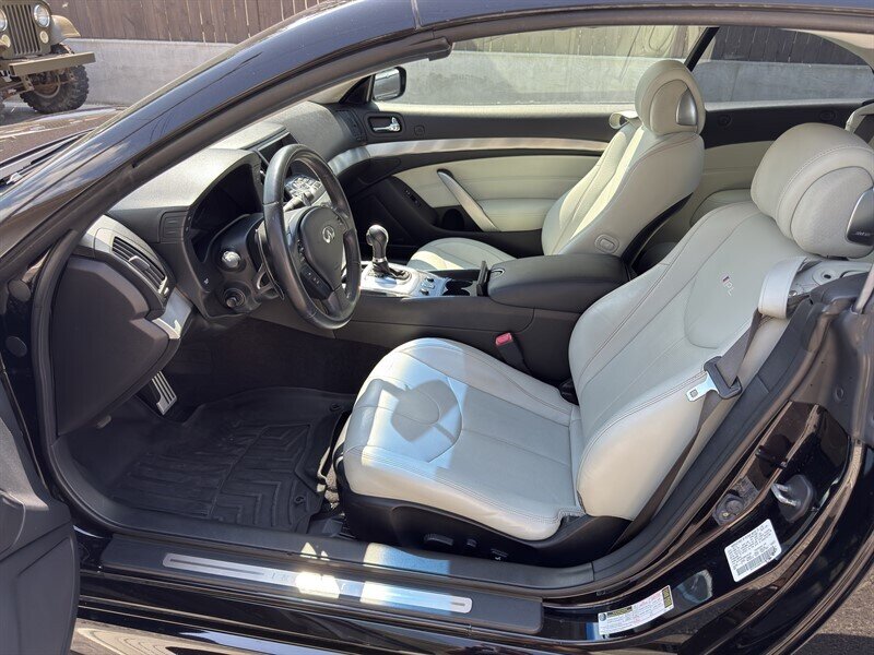 2013 Infiniti G37 IPL Convertible photo 16