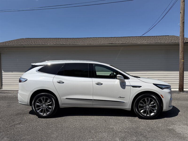 2022 Buick Enclave Avenir AWD's photo