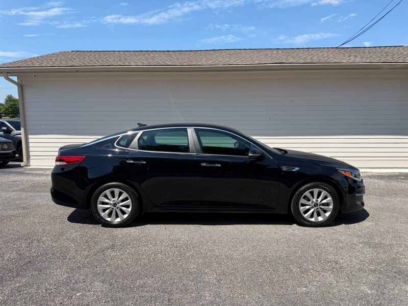 2017 Kia Optima LX AT's photo