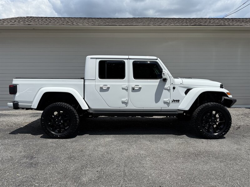 2023 Jeep Gladiator Overland - Photo 1 - Nashville, TN 37210