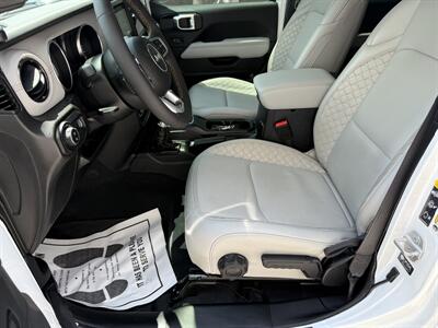 2023 Jeep Gladiator Overland   - Photo 24 - Nashville, TN 37210