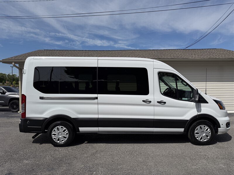 2024 Ford Transit 350 XLT  MEDIUM ROOF 15 PASSENGER - Photo 1 - Nashville, TN 37210