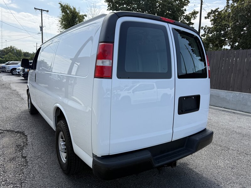 2018 Chevrolet Express 2500 Van photo 5