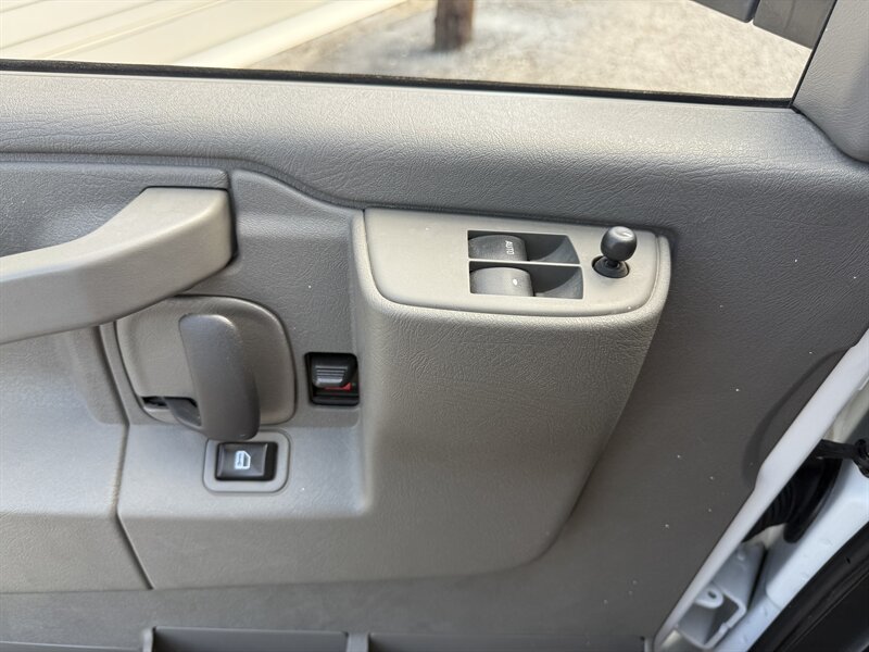 2018 Chevrolet Express 2500 Van photo 20