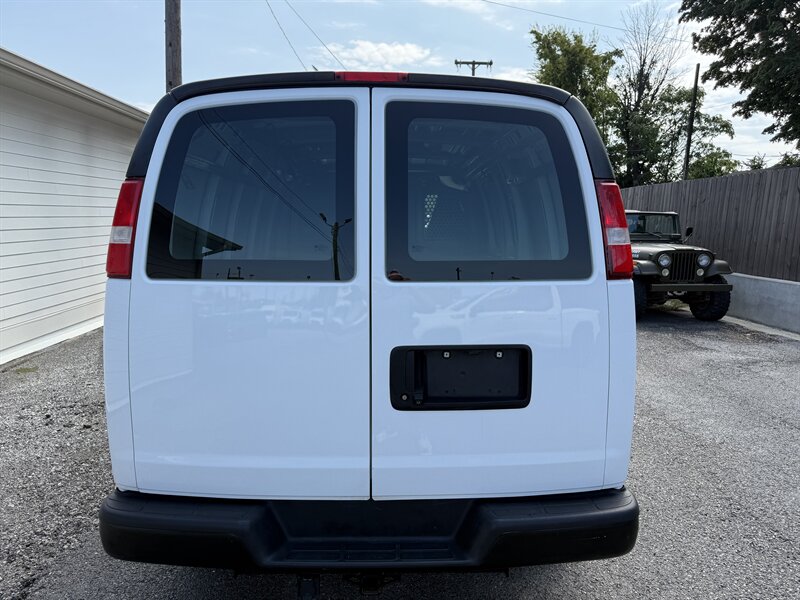2018 Chevrolet Express 2500 Van photo 7